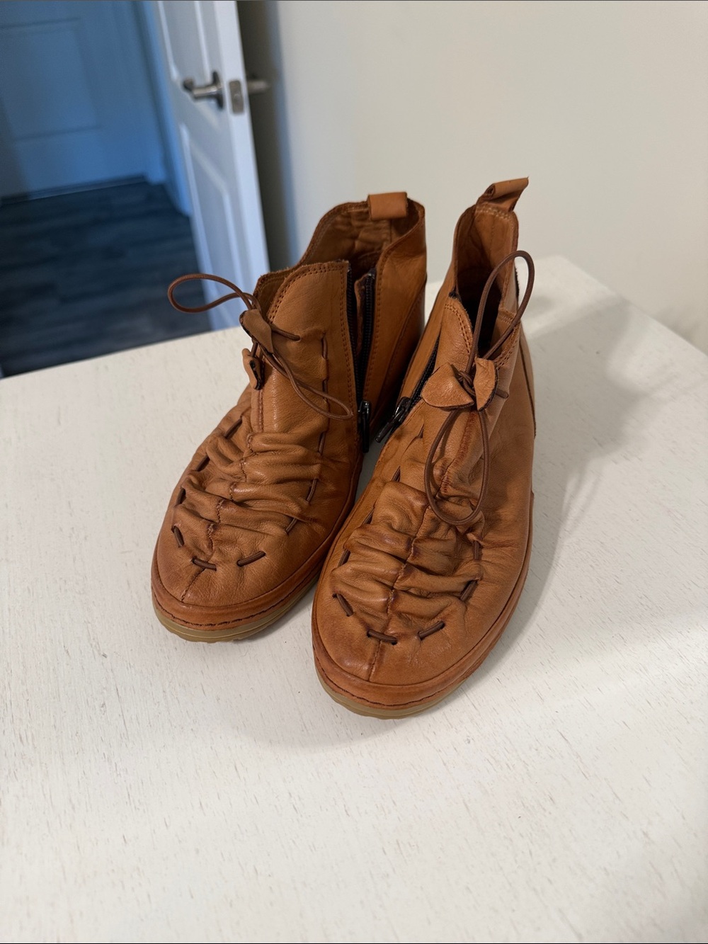Sala Sitka Green’s Footwear Australia Women’s Tan Leather Ankle Booties / Size 7